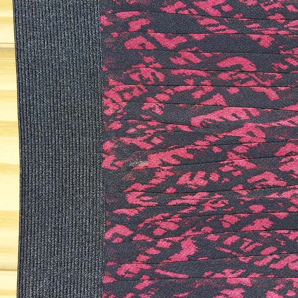 Pleated skirt - Picture 3 of 5